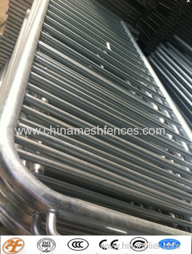 hot dipped galvanized and painted crowd parking barriers