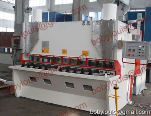 Hydraulic guillotine shear for sheet metal shearing