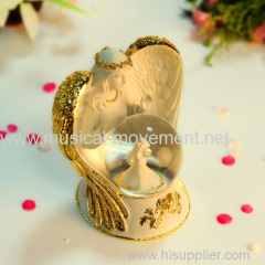 Angel Polyresin Snow Water Globe Wind up Spring 18 Note Music Box