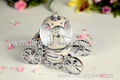 Bride Carriage Wedding Water Globe 18 Note Wind up Musical Polyresin Box Rotating Girl LED Lights 2014 New