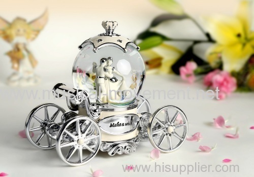 BRIDE CARRIAGE WATER GLOBE MUSIC BOX NEW 2014 ROTATING DANCE LED LIGHTS