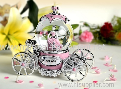 Musical Polyresin Carriage Rotating Princess Water Globe LED Lights