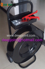 Strap dispenser for PET/PP strapping
