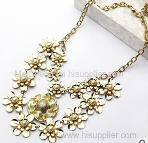 European floral noble necklace