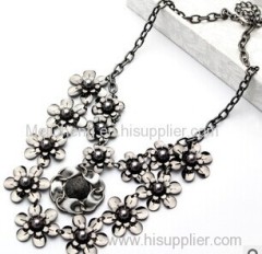 European floral noble necklace