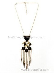 Geometric type fringe pendant necklace