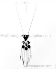 Geometric type fringe pendant necklace