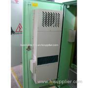 Outdoor cabinet with heat exchanger