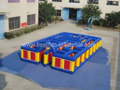 Inflatable maze for amusement park