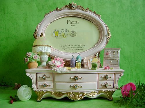 dressing table / teddy bear / fashion photo frame