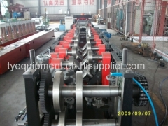 Cold roll forming machine for profile manufacture