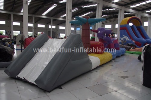 Exciting inflatable water floating obstacle