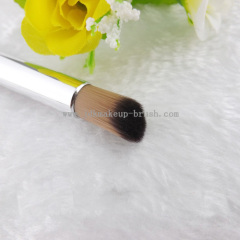 Round angled flat top foundation brush