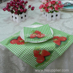 Decorative paper dinner napkins