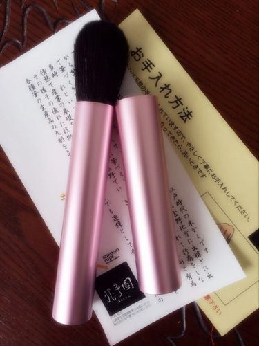 Pink retractable blush brush