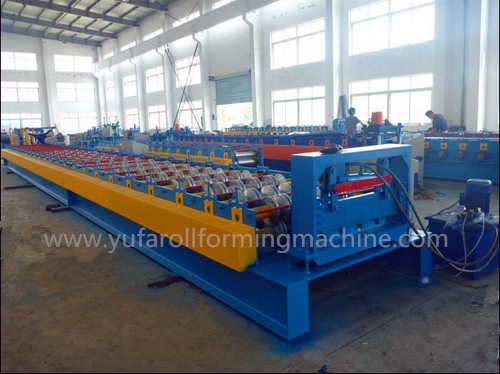 Floor deck cold roll forming machine