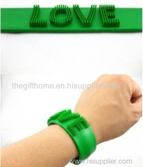 2014 new silicone slap bracelet rubber band promotional gift snap on hand