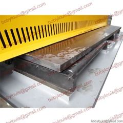 Hydraulic guillotine shear for sheet metal shearing