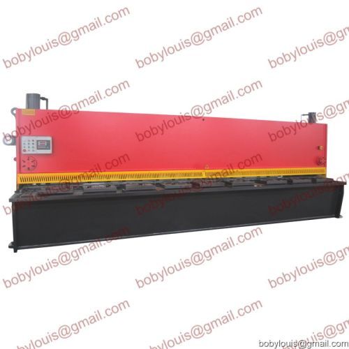 Hydraulic guillotine shear for plate shearing