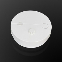 Battery operated smoke and heat detector for fire alarm