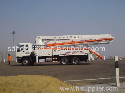 The Hongda Truck-mounted Concrete Pump with Boom