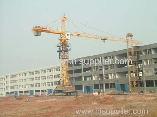 Track traveling type tower crane