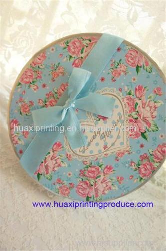 shivering gift boxes with ribbon
