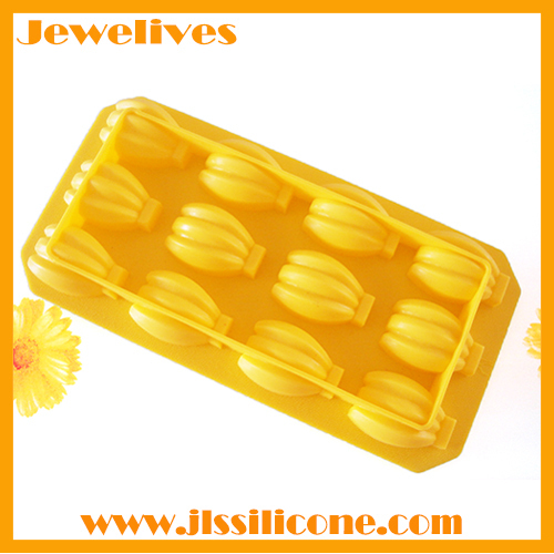 wholesale Silicone ice cube tray with 12 cavities banana shape
