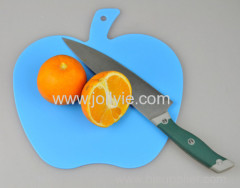 APPLE SHAPED PLASTIC CUTTING BOARD SET WITH 4 COLORS