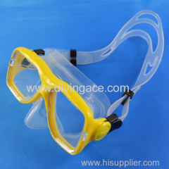 Low volume silicone rubber goggles/diving mask
