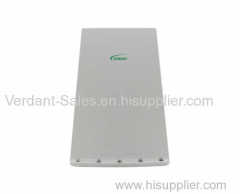 Broadband low profile blade antenna