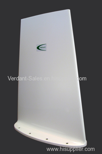 Broadband (V/UHF) low profile blade antenna