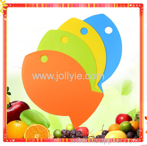 FISH SHAPED BABY FOOD PLASTIC CUTTING BOARD SET WITH 4 COLOR