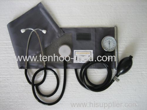 aneroid sphygmomanometer with stethoscope