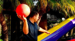 Inflatable water dodge ball game