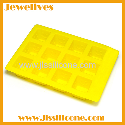 Colorfast silicone smile face ice cube tray