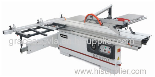 Panel sizing sawing machine