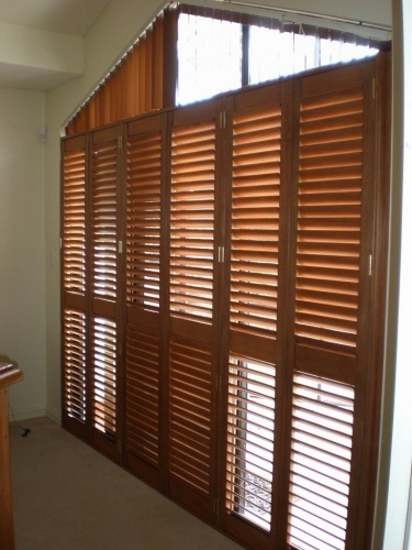 Best Quality Wooden Timber Manufacturer Shutter