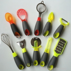 New design TPR soft grip colorful handle vegetable triangle kitchen Fruit peeler