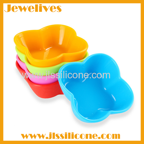 Small ideas colorful silicone plates
