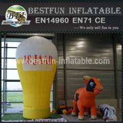 Advertising inflatable cartoon cows