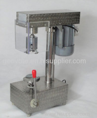 crimper for sealing glass bottles