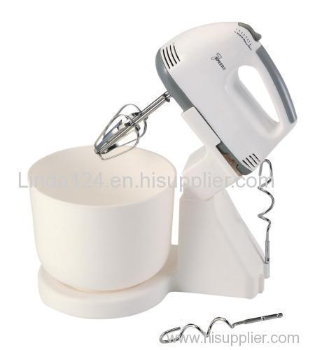 HAND MIXER WITH PLASTIC BOWL
