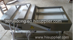 Tilt adjustable vacuum packaging machine