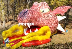 Inflatable amusement slide dragon shape