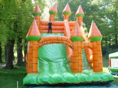 Inflatable single lane slide