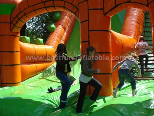 Inflatable single lane slide