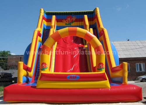 Inflatable slide with arch