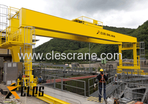 portal crane with open winch