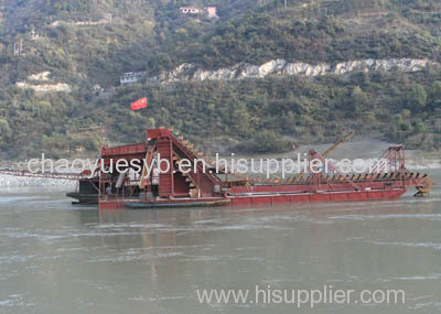 gold and diamond dredger equipped with separating equipment